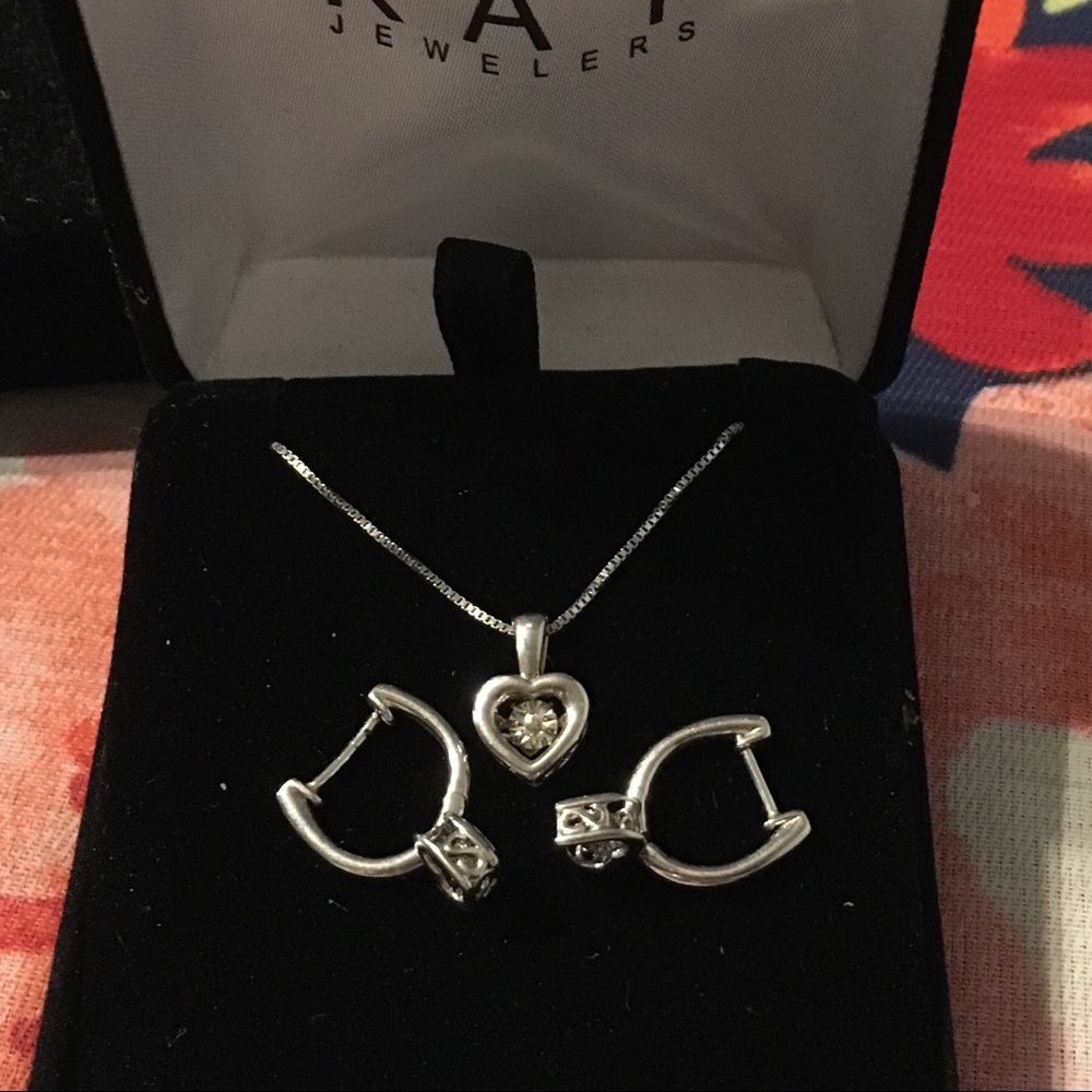 Diamond’s in rythem heart and matching ratings.